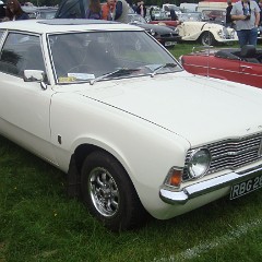 1971_Ford_Cortina_1600_L_(14126784928)