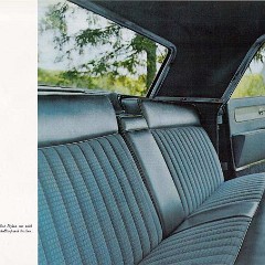 1961_Lincoln_Continental-05