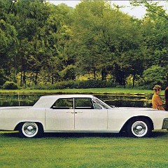 1961_Lincoln_Continental-11