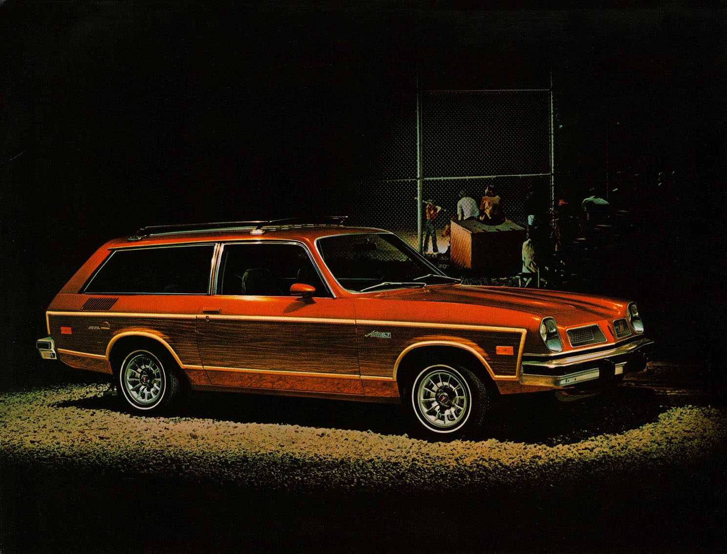 1975_Pontiac_Safari_Wagons_Cdn-08