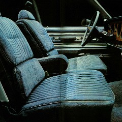 1980_Pontiac_Full_Line_Cdn-22-23
