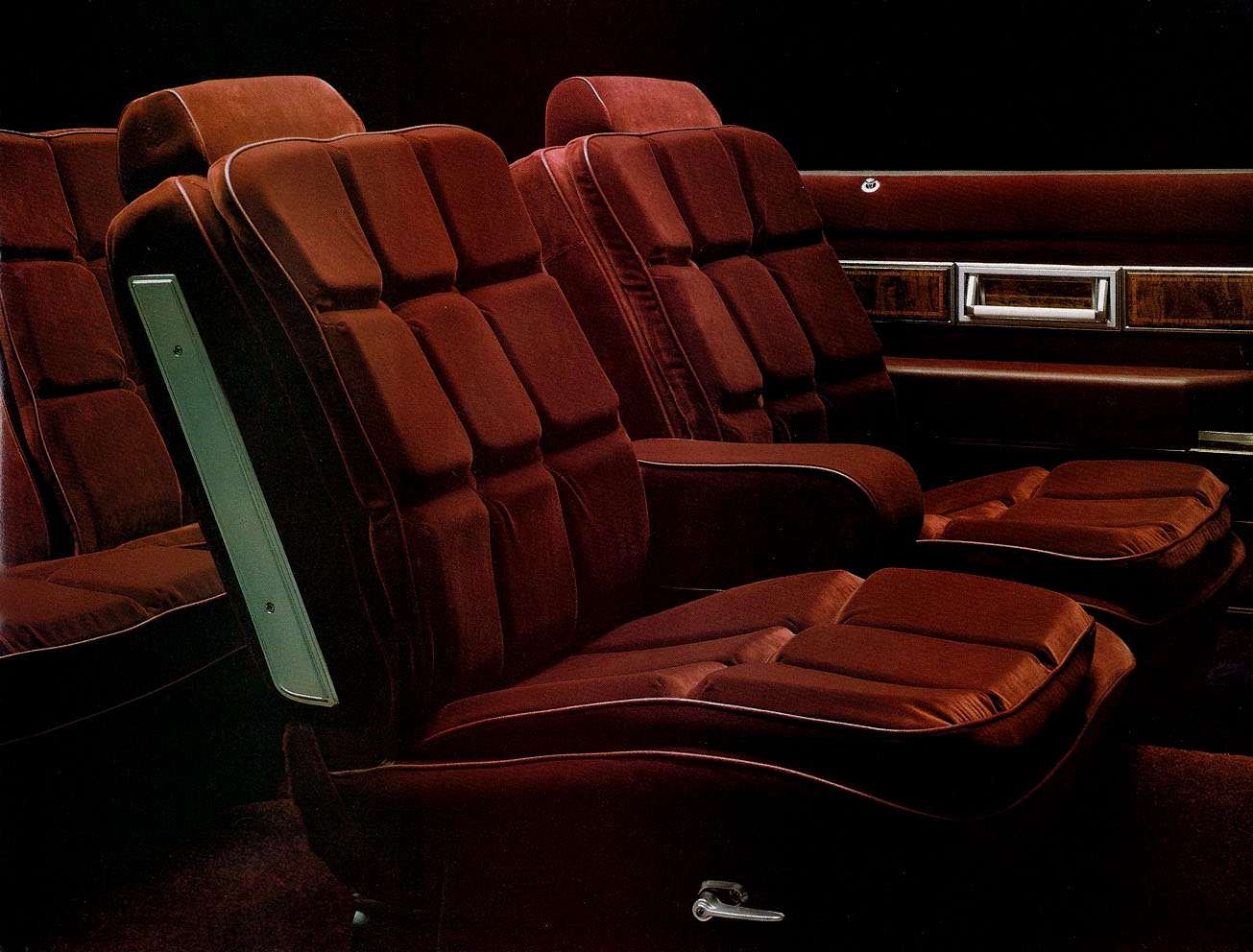 1983_Pontiac_Grand_Prix_Cdn-05