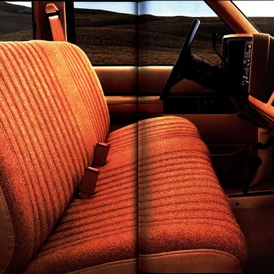 1988 Chevrolet Full Size Pickup Brochure 24-25