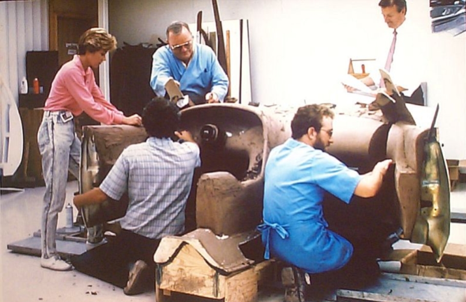 1990_Cadillac_Aurora_Promo_Folder_07-clay_int