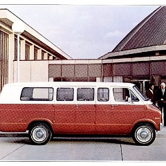 1974_Dodge_Sportsman_Wagons-04