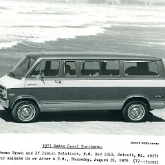 1977_Dodge_Royal_Sportsman_PR_Photos-05