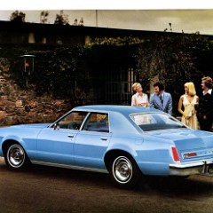 1977_Ford_LTD_II-10