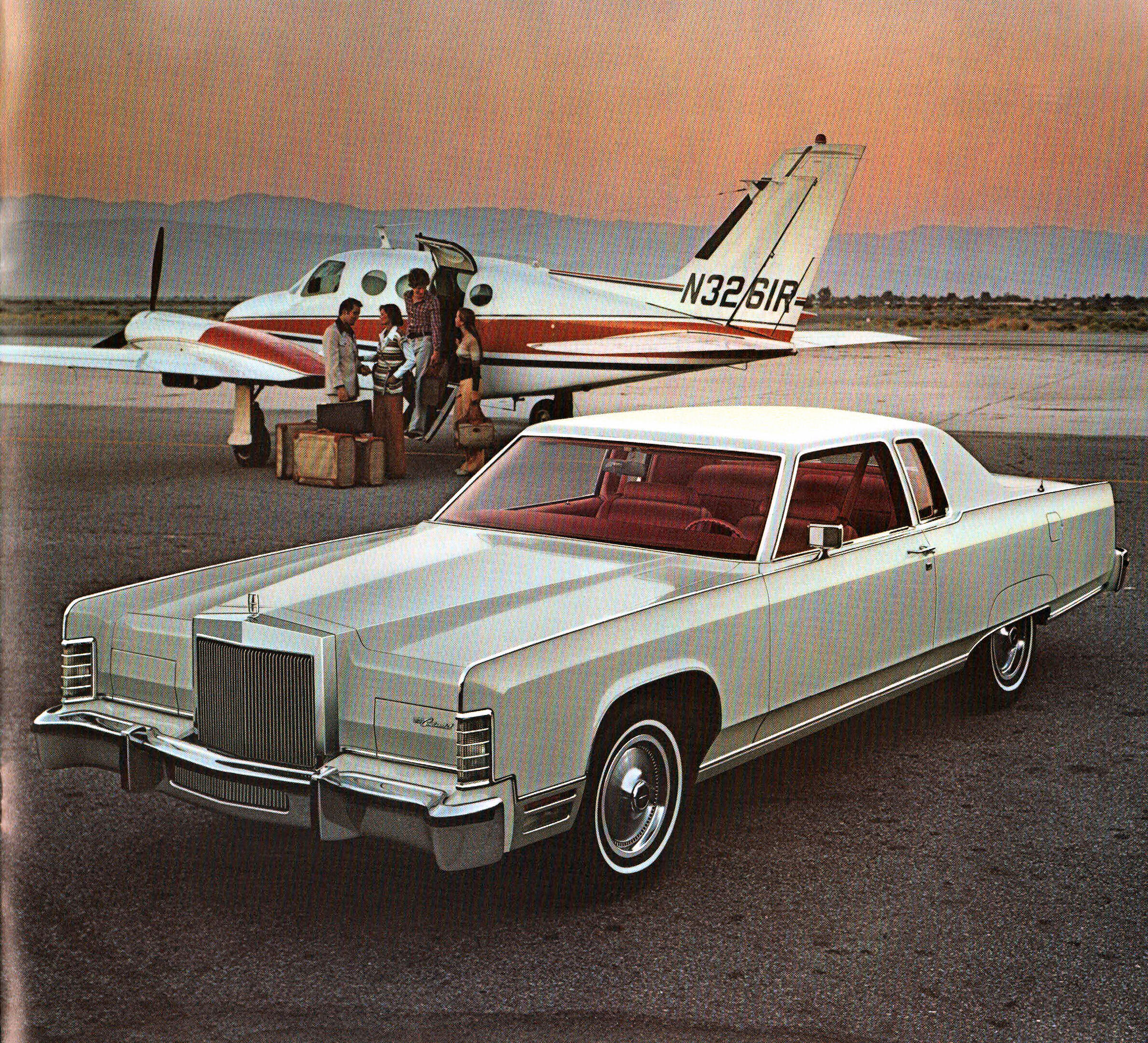 1977_Lincoln_Continental-16