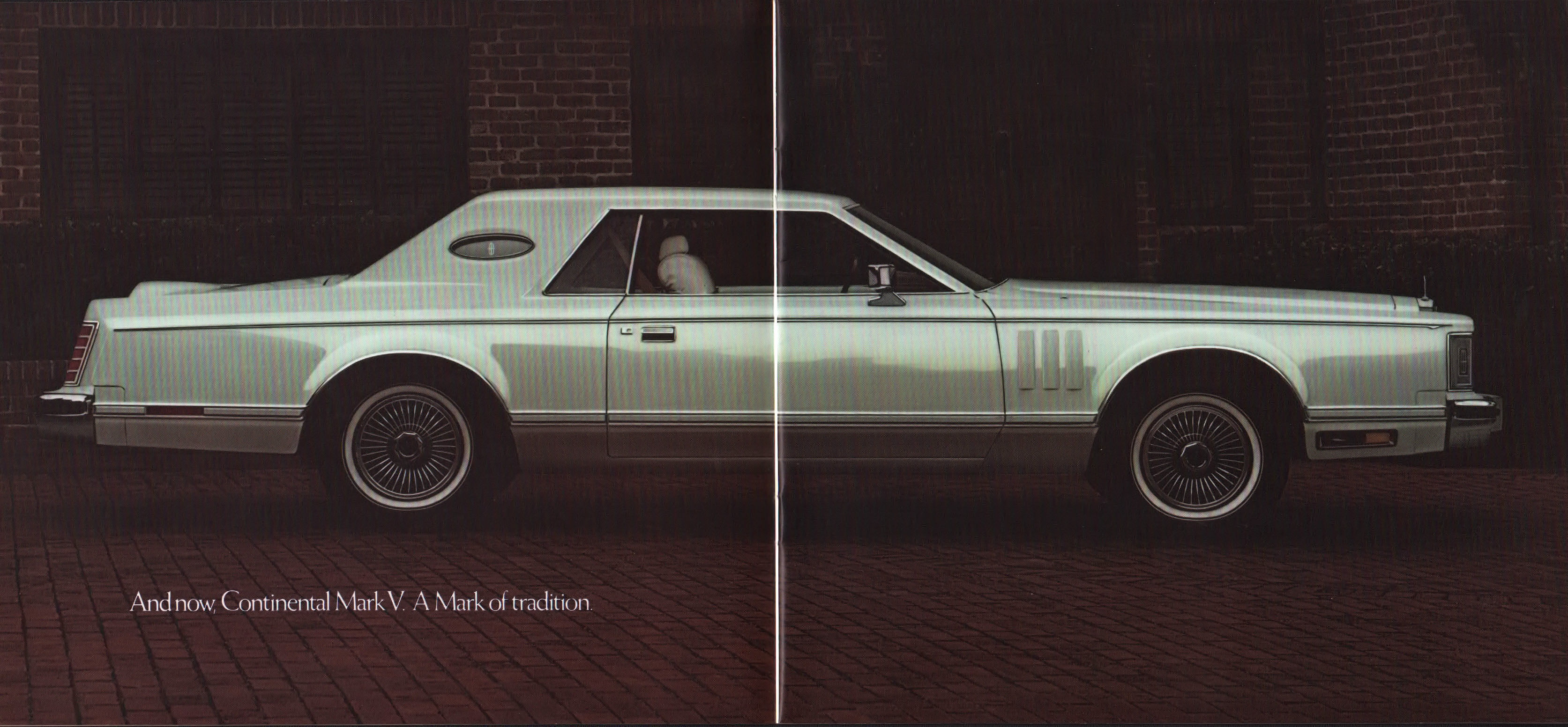 1977_Lincoln_Mark_V__Continental-04-05