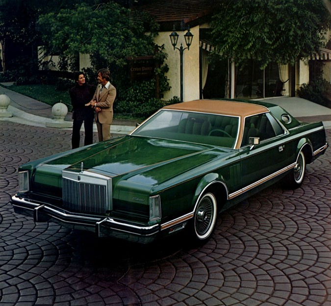 1977_Continental_Mark_V-08
