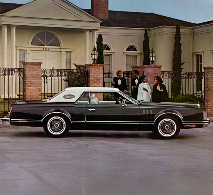 1977_Continental_Mark_V-14