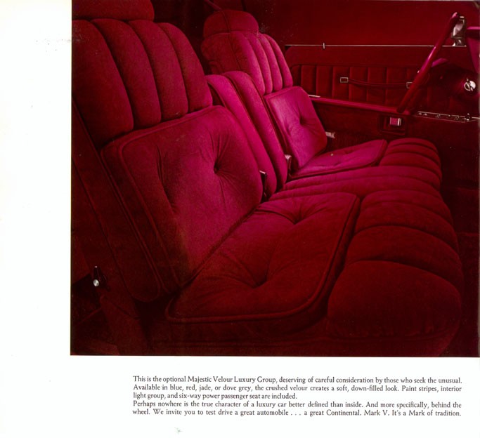 1977_Continental_Mark_V-16