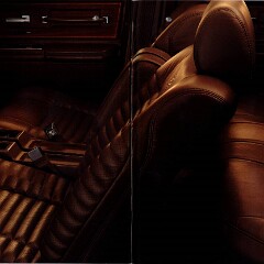 1987 Lincoln Continental Brochure (Cdn) 10-11