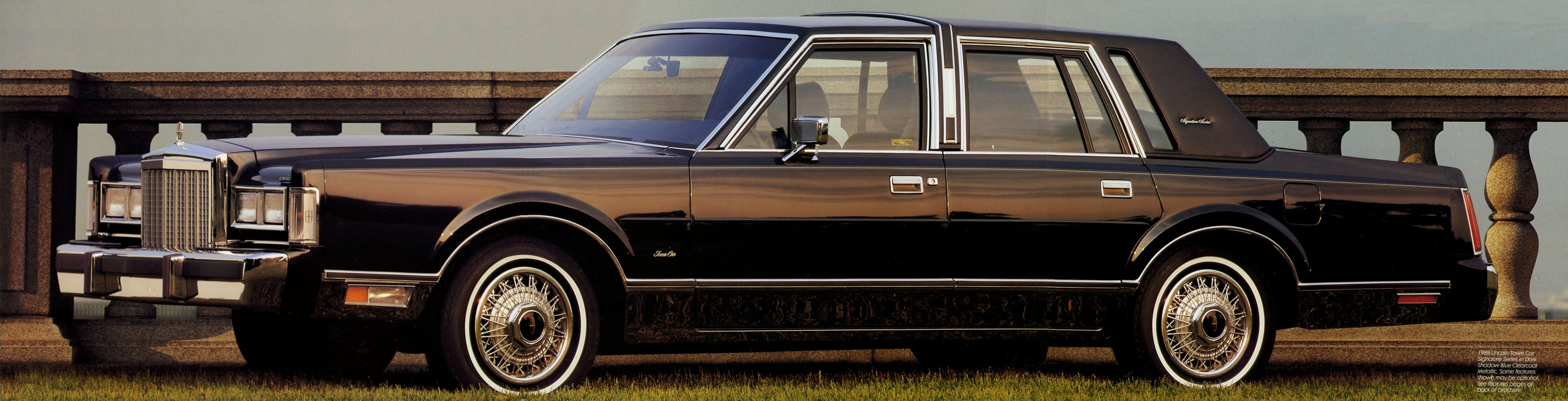 1988_Lincoln_Town_Car-02-03