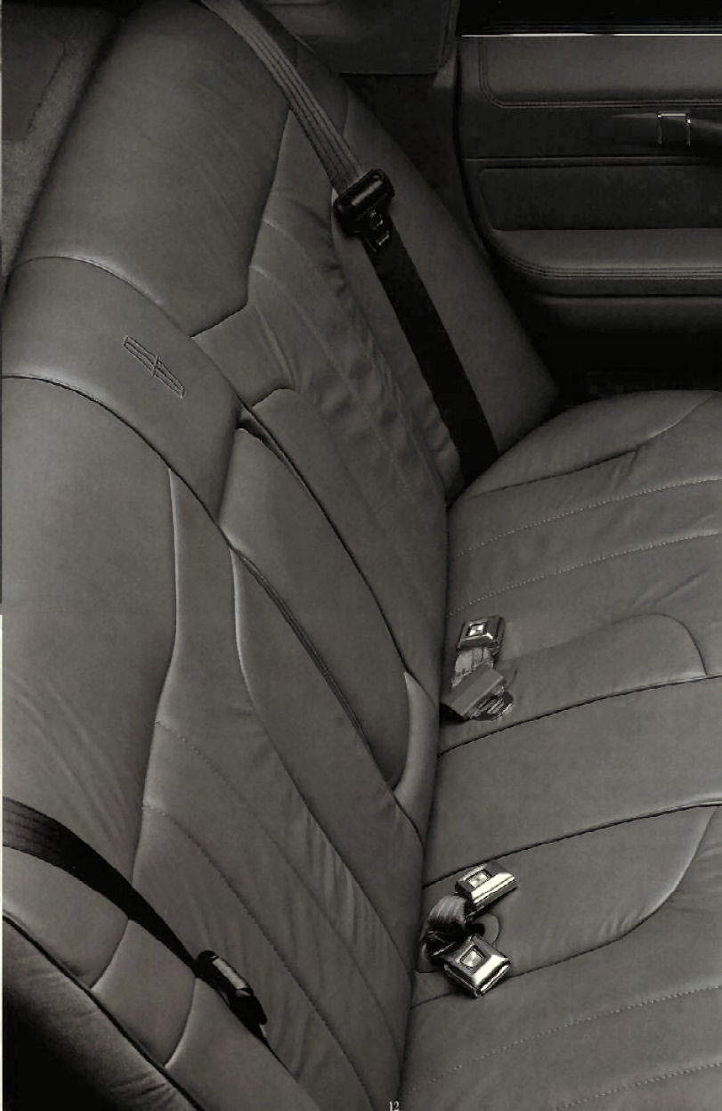 1993_Lincoln_Town_Car-06