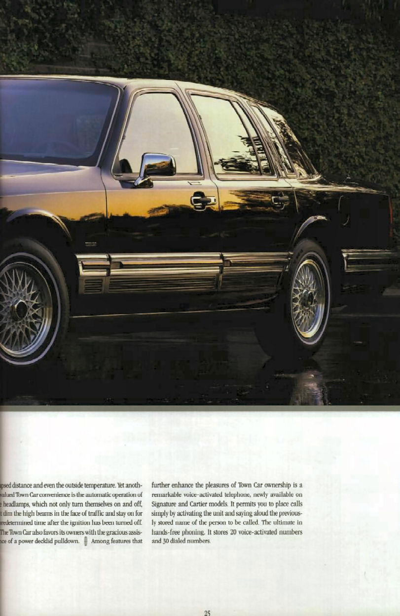 1993_Lincoln_Town_Car-17