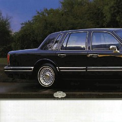 1993_Lincoln_Town_Car-02