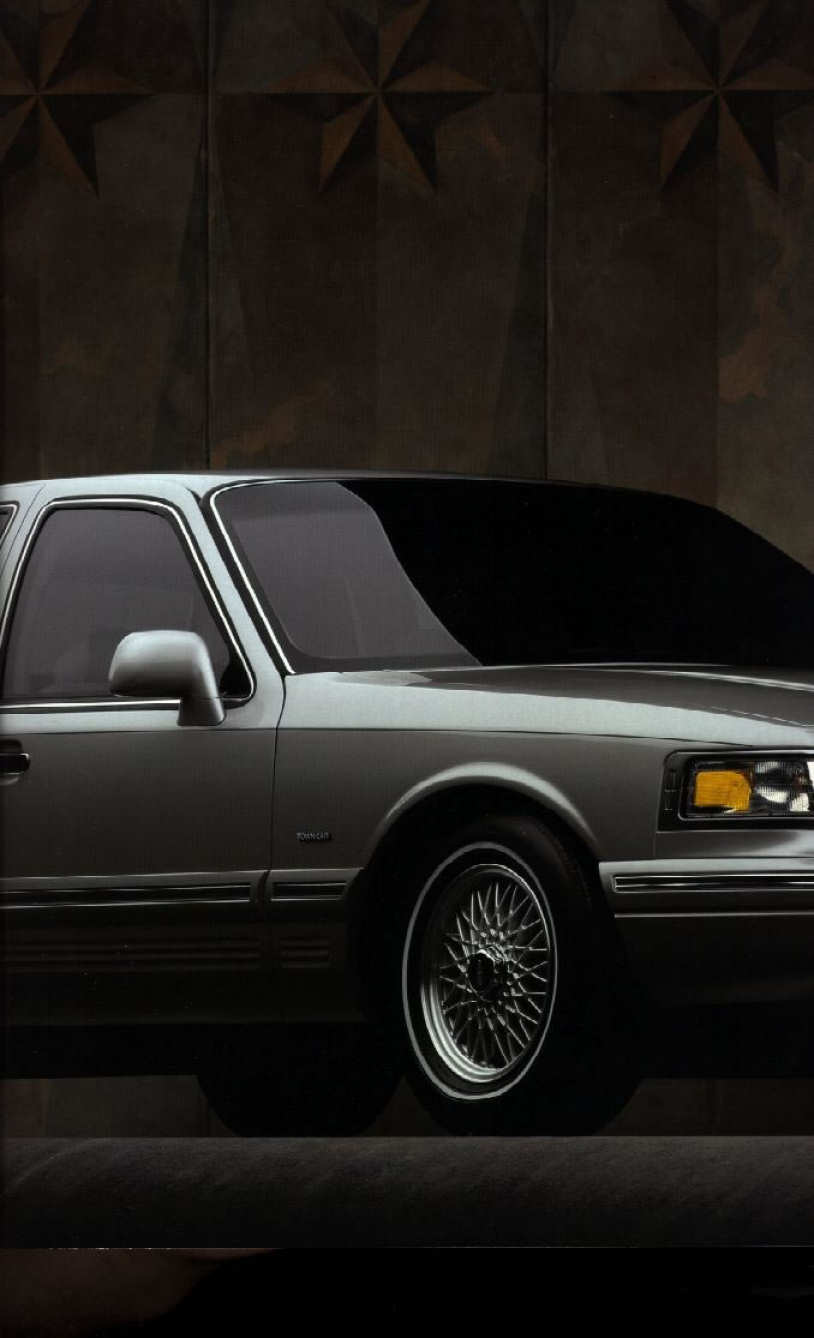 1996_Lincoln_Town_Car-18b