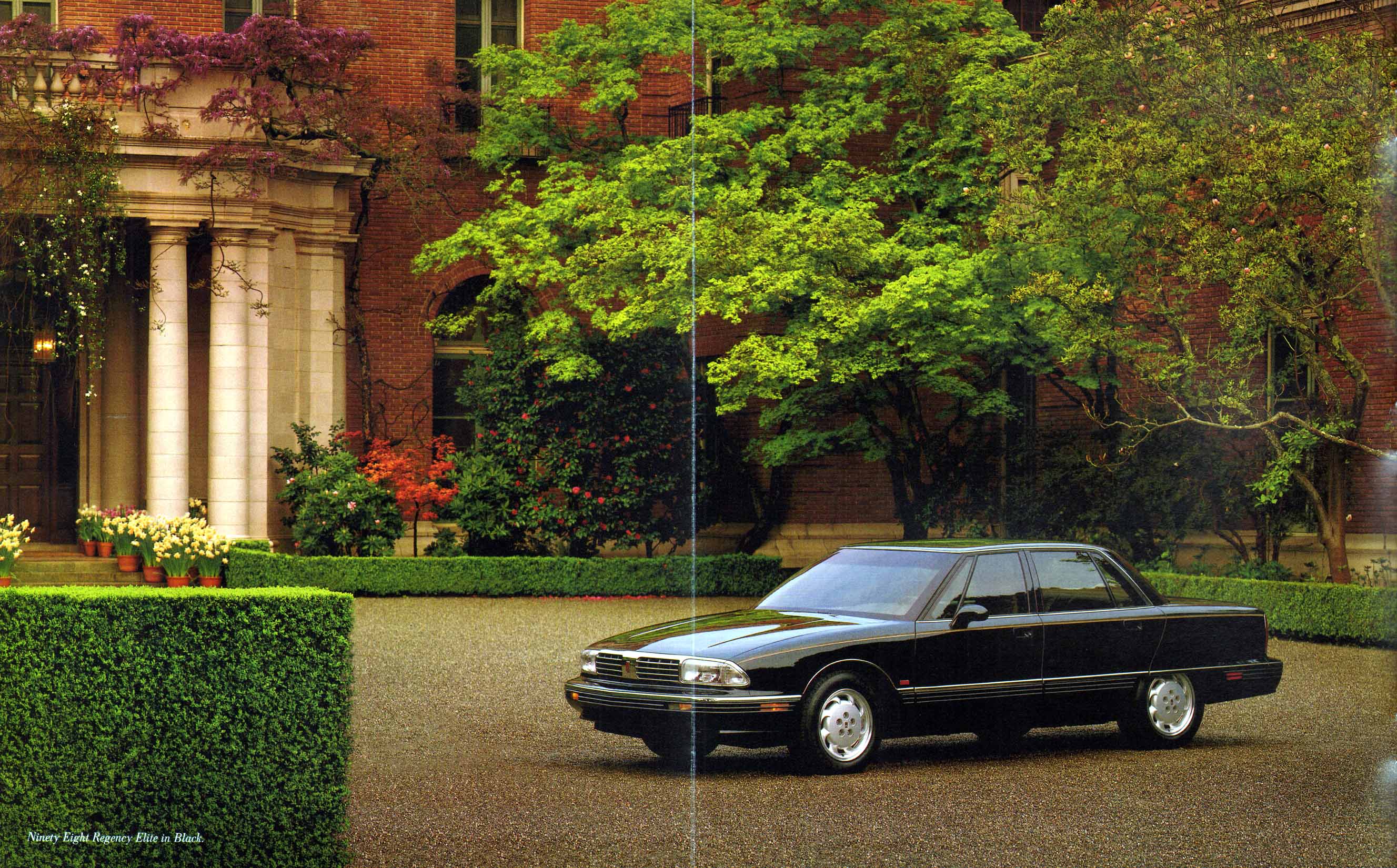 1994_Oldsmobile_Ninety_Eight-00b-00c