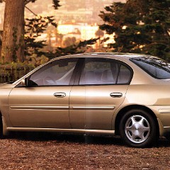 1997_Oldsmobile_Cutlass-16-17